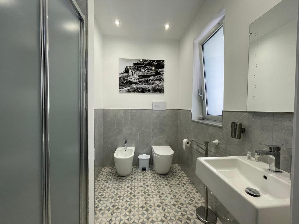 Pizzuco holiday rooms - Triple Room With Private Bathroom
