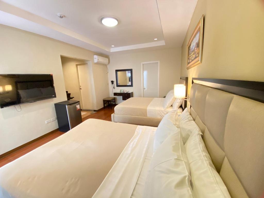 Postel nebo postele na pokoji v ubytování Prism Hotel