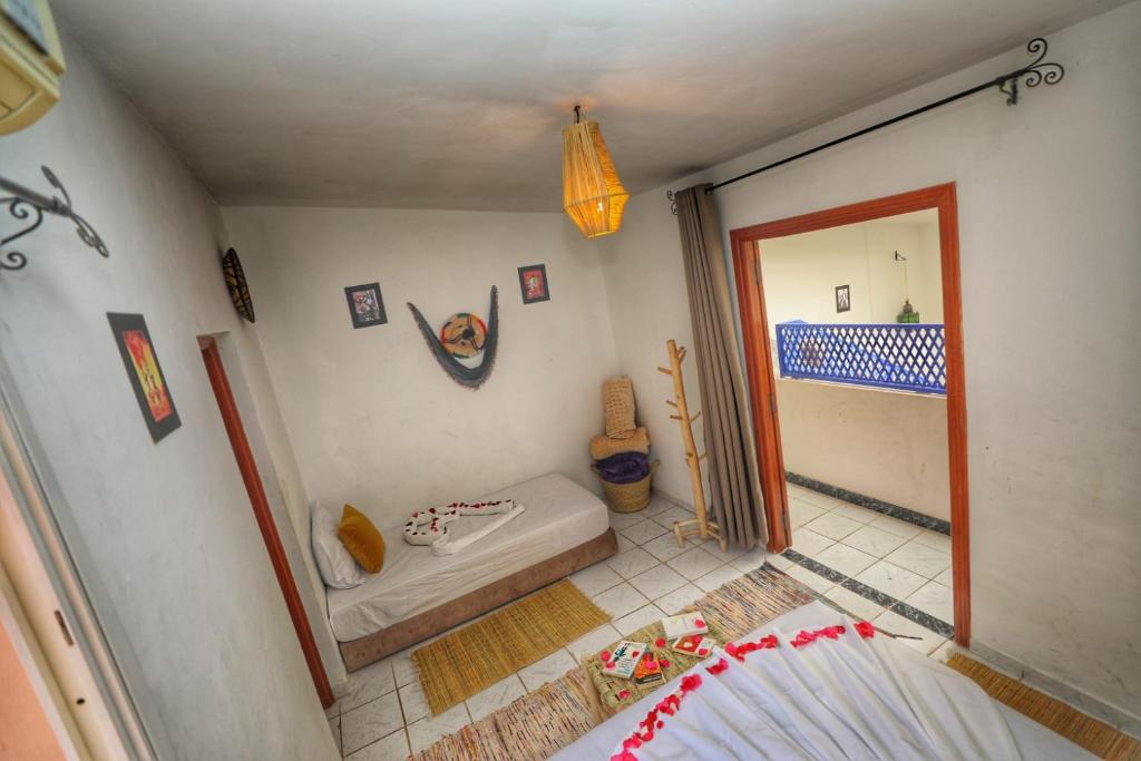 Postel nebo postele na pokoji v ubytování Riad Amirkesh and Pool