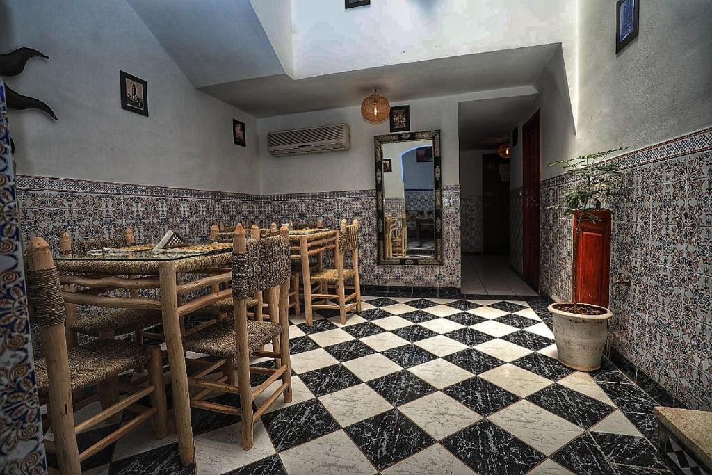 Restaurace v ubytování Riad Amirkesh and Pool