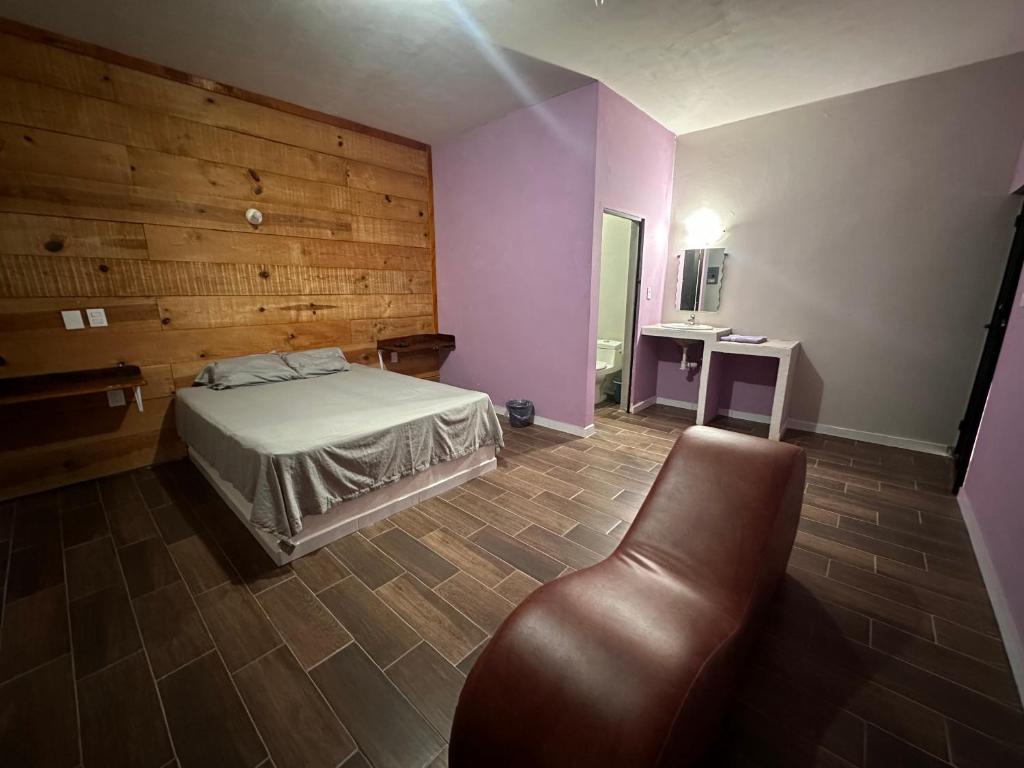 Postel nebo postele na pokoji v ubytování Auto hotel el Búho