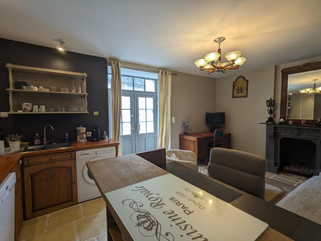 Charmant loft dans la vieille ville, parking gratuit proche, proche château Naillac - FR-1-591-65 - Apartment (2 Adults)