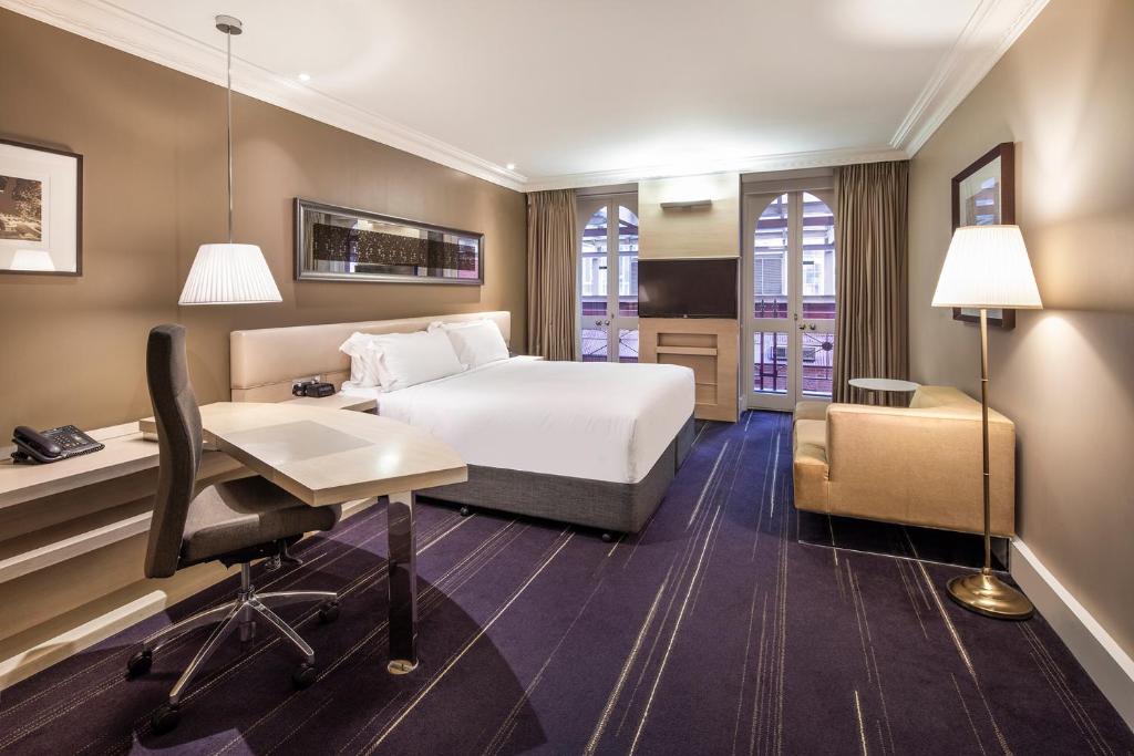 InterContinental Melbourne The Rialto, an IHG Hotel - 经典家庭房，一间国王和两张双人床