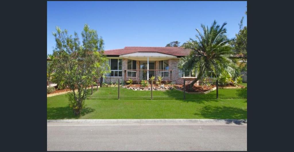 Κήπος έξω από το Peaceful, Pet Friendly Home - Medium to Large Pets Only
