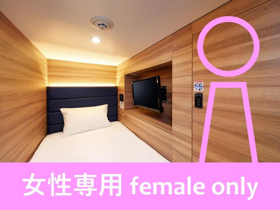 Postel nebo postele na pokoji v ubytování Smart Stay SHIZUKU Ueno Ekimae