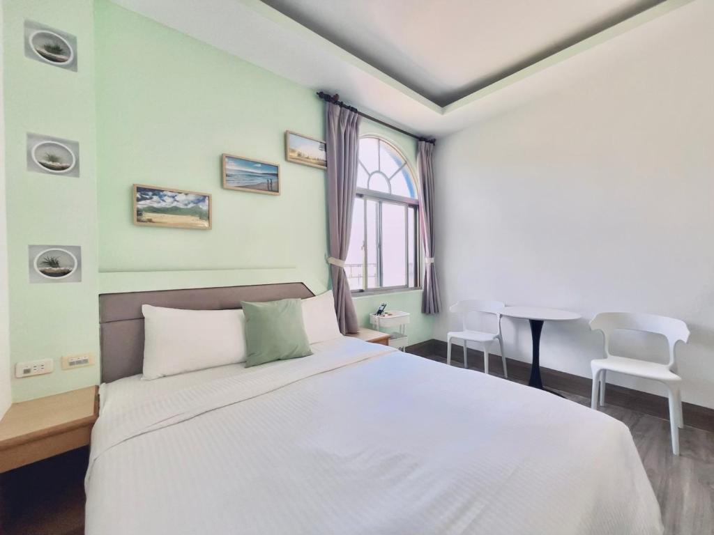 Una cama o camas en una habitación de 墾丁儷庭民宿Li Ting B&B