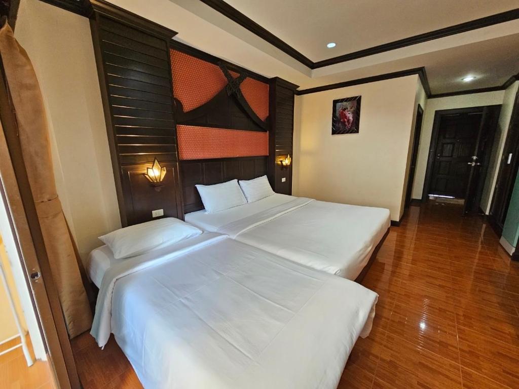 Postel nebo postele na pokoji v ubytování Nanai 2 Residence Patong Phuket