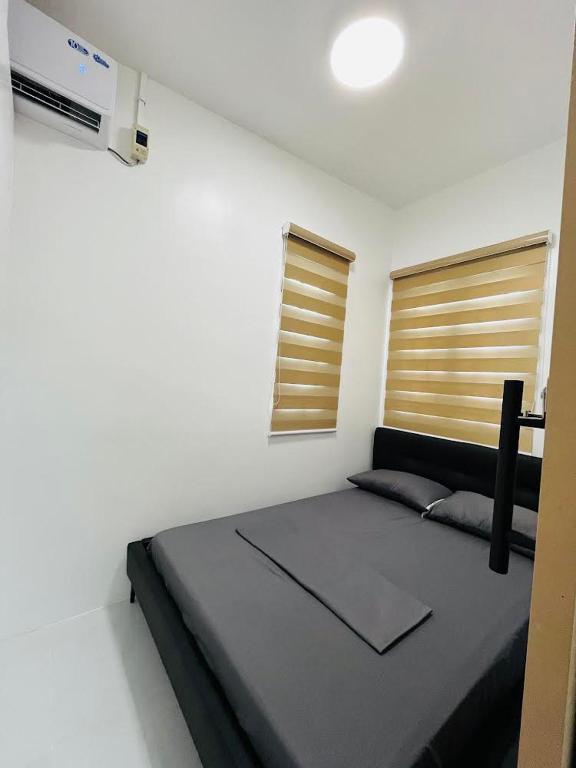 Postel nebo postele na pokoji v ubytování Kimura Staycation Pampanga