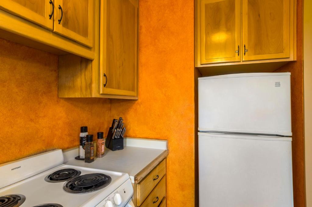 Kuchyň nebo kuchyňský kout v ubytování Hana Kai Maui - #107 Kama partial oceanview 1 BR