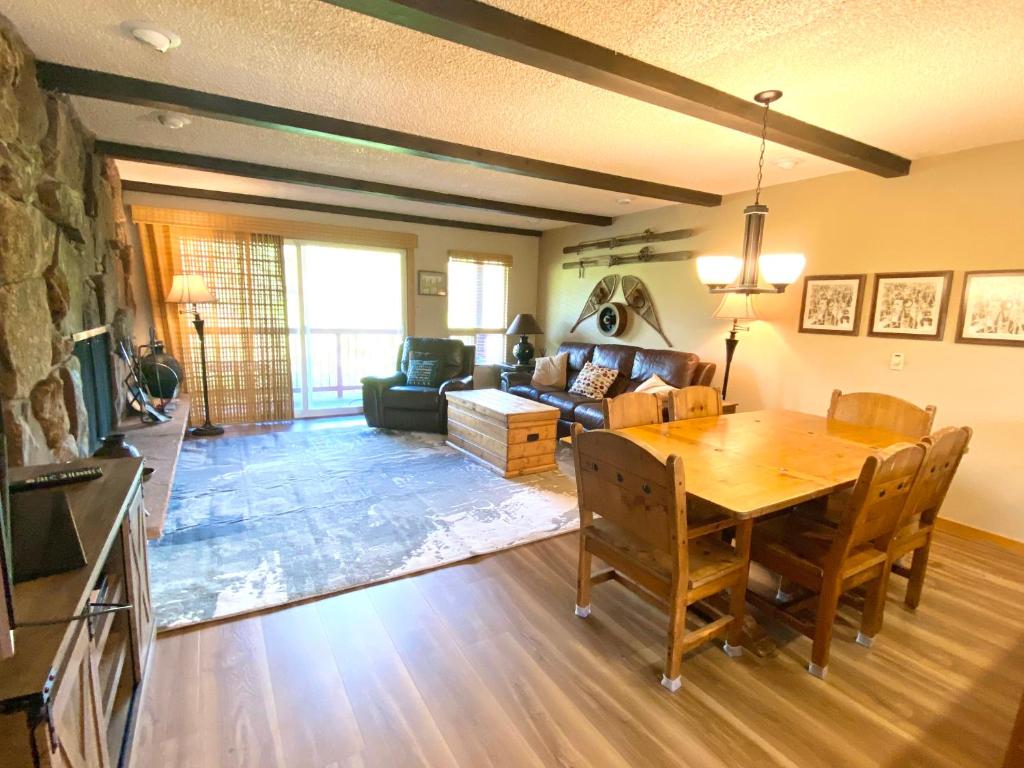 TV/trung tâm giải trí tại Hi Country Haus Unit 1805