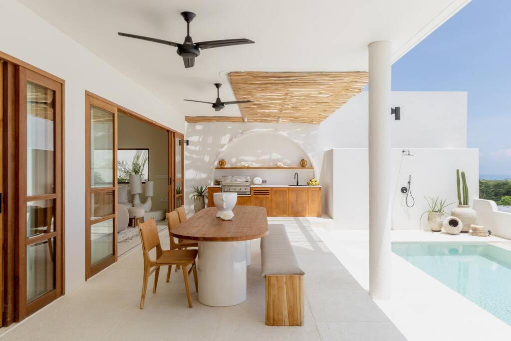 biệt thự Oceanfront Nha Trang có bếp