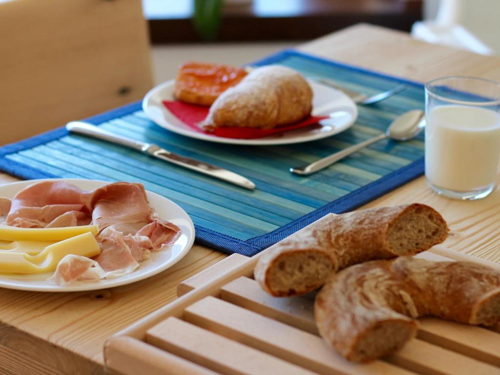 Jedlo v ubytovaní bed & breakfast alebo blízkom okolí