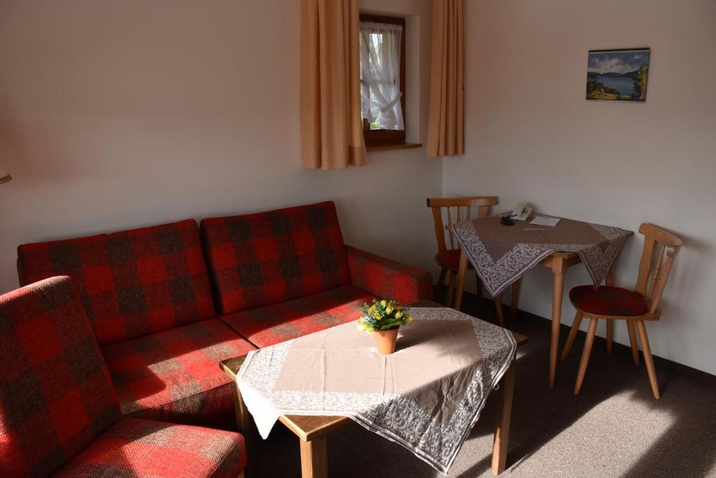 Posezení v ubytování Hotel Gasthof Straub