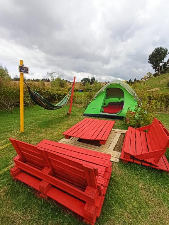 ZONA VERDE PRIVADA PARA ACAMPAR trae tu carpa o aquí te la alquilamos,