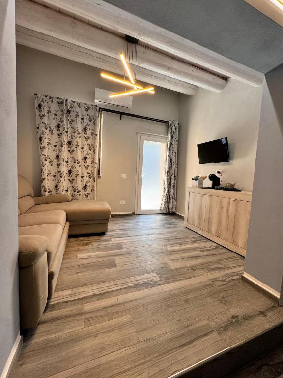 TV a/nebo společenská místnost v ubytování Agriturismo B&B La Cerasa