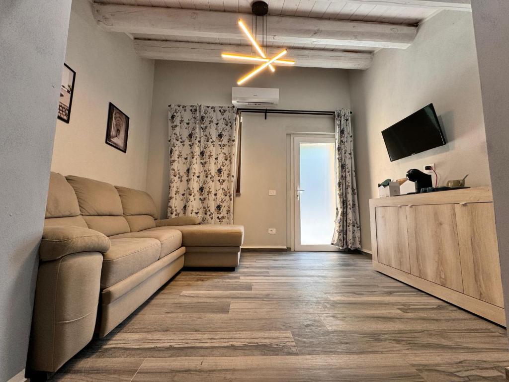 TV a/nebo společenská místnost v ubytování Agriturismo B&B La Cerasa