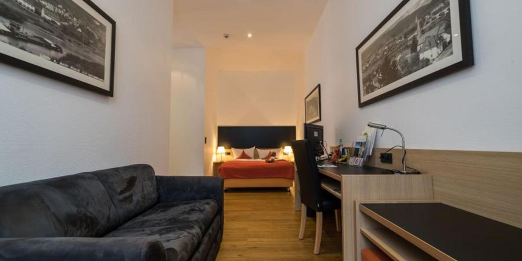 Posezení v ubytování Roomingtons Hotel Franziskushöhe Lohr
