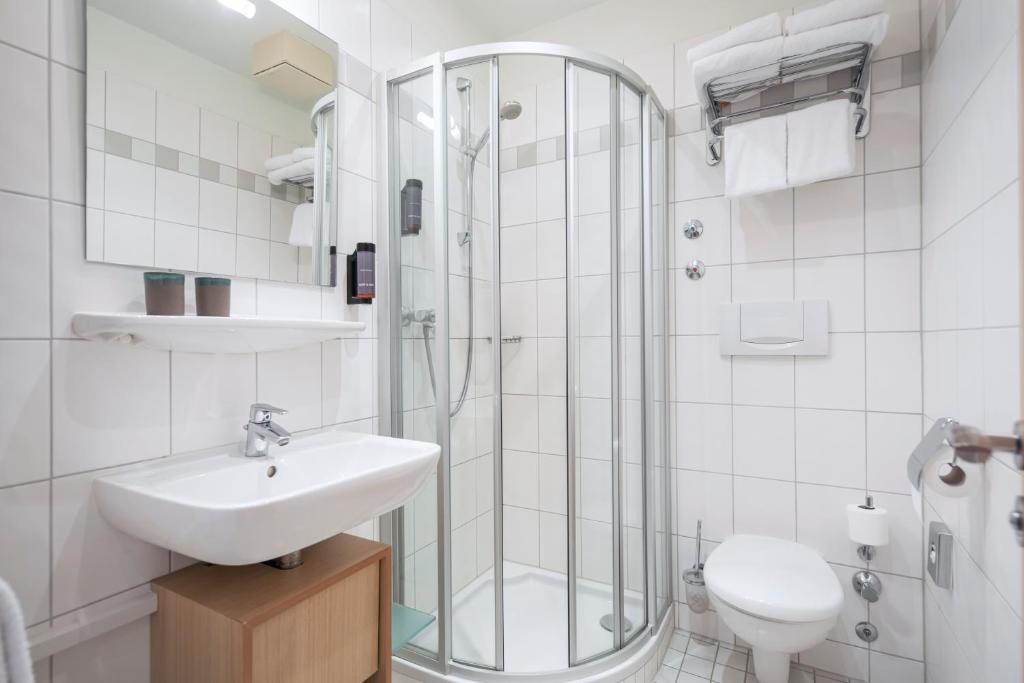 Koupelna v ubytování Roomingtons Hotel Franziskushöhe Lohr