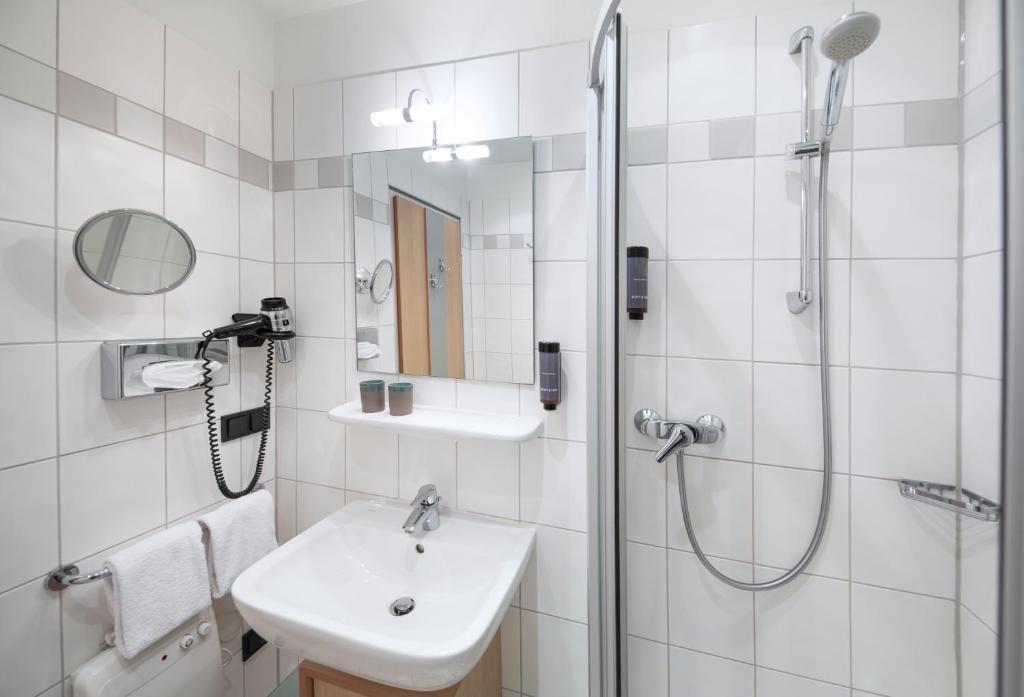 Koupelna v ubytování Roomingtons Hotel Franziskushöhe Lohr