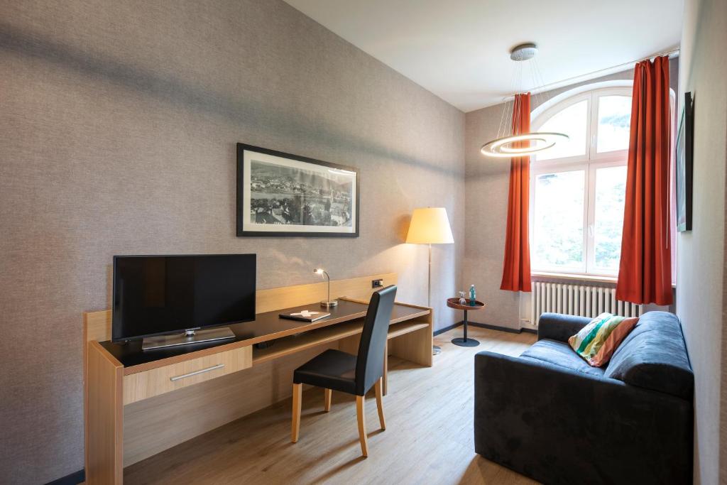 TV a/nebo společenská místnost v ubytování Roomingtons Hotel Franziskushöhe Lohr