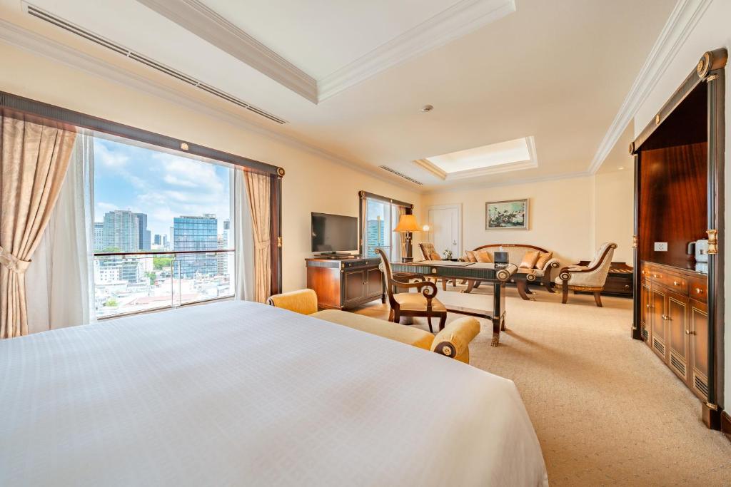 Postel nebo postele na pokoji v ubytování Lotte Hotel Saigon