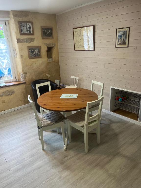 Photo de la galerie de l'établissement Appartement en centre-ville à 100m du port., à Audierne