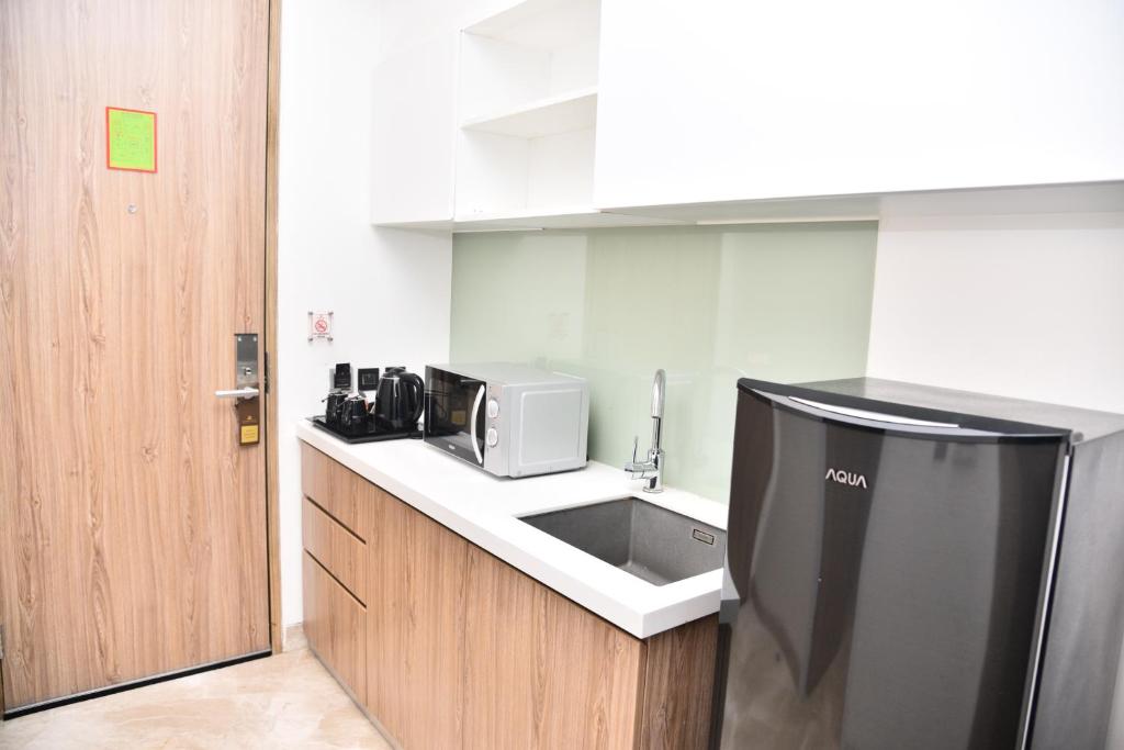 Kuchyň nebo kuchyňský kout v ubytování Azana Suites Hotel Antasari