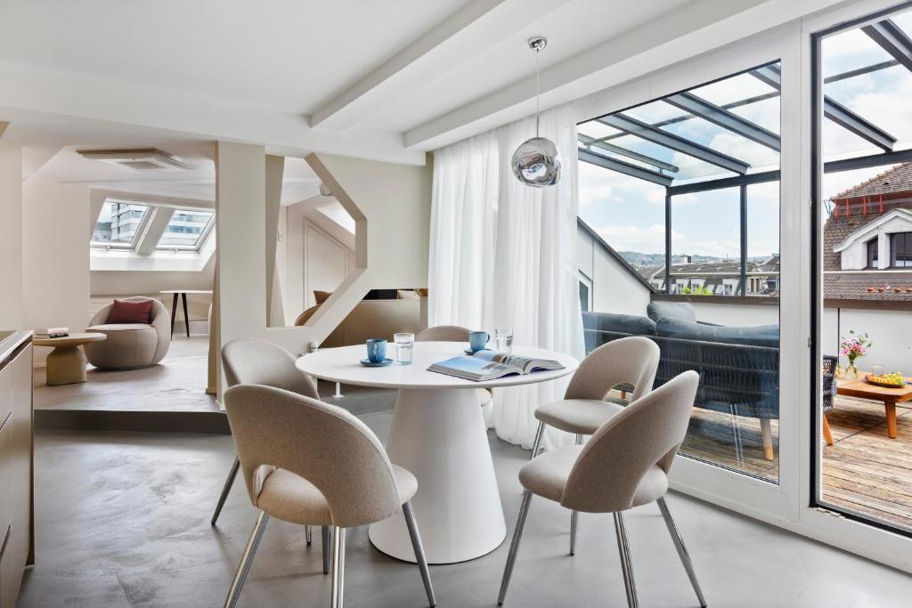 Ruang duduk di VISIONAPARTMENTS Brandschenkestrasse - contactless check-in