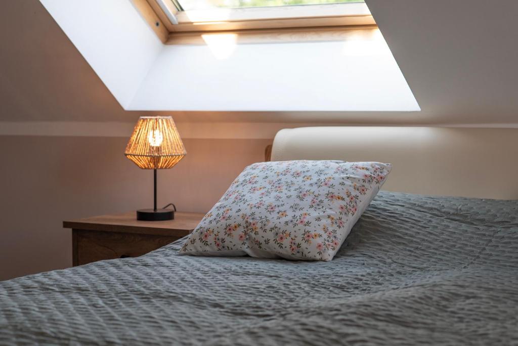 Una cama o camas en una habitación de Villa Tuchoměřice