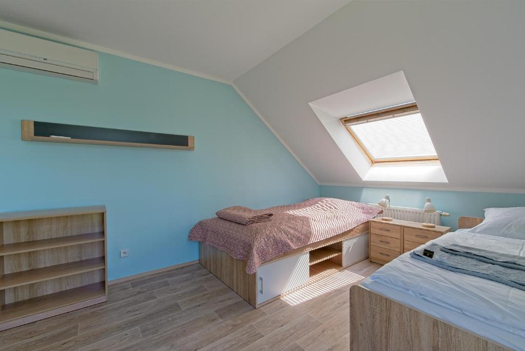 Una cama o camas en una habitación de Villa Tuchoměřice