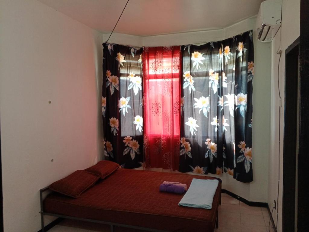 Postel nebo postele na pokoji v ubytování Homestay Idaman Penang
