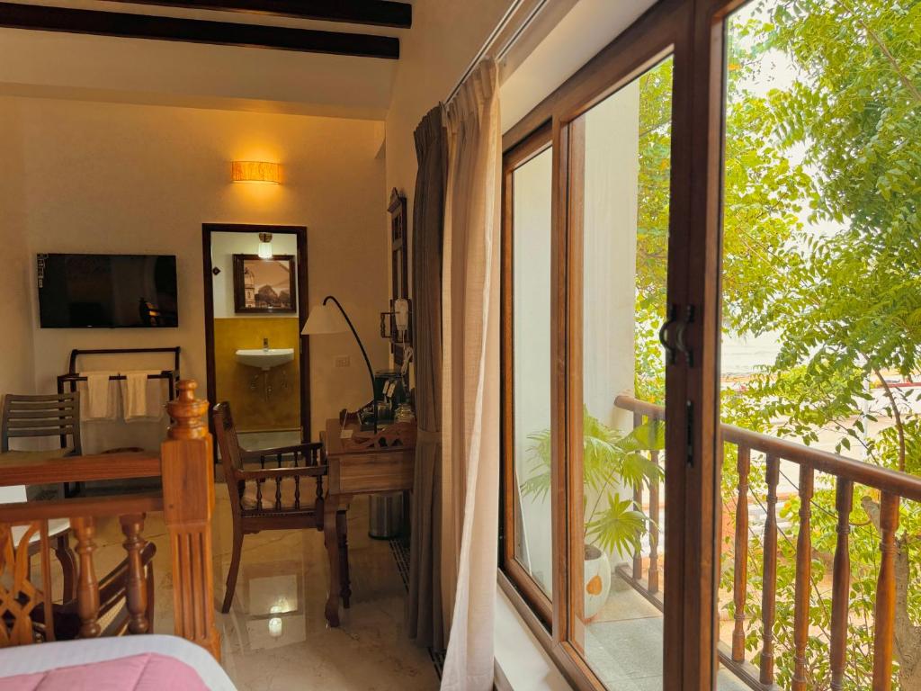 TV a/nebo společenská místnost v ubytování La Plage Seaview Suites