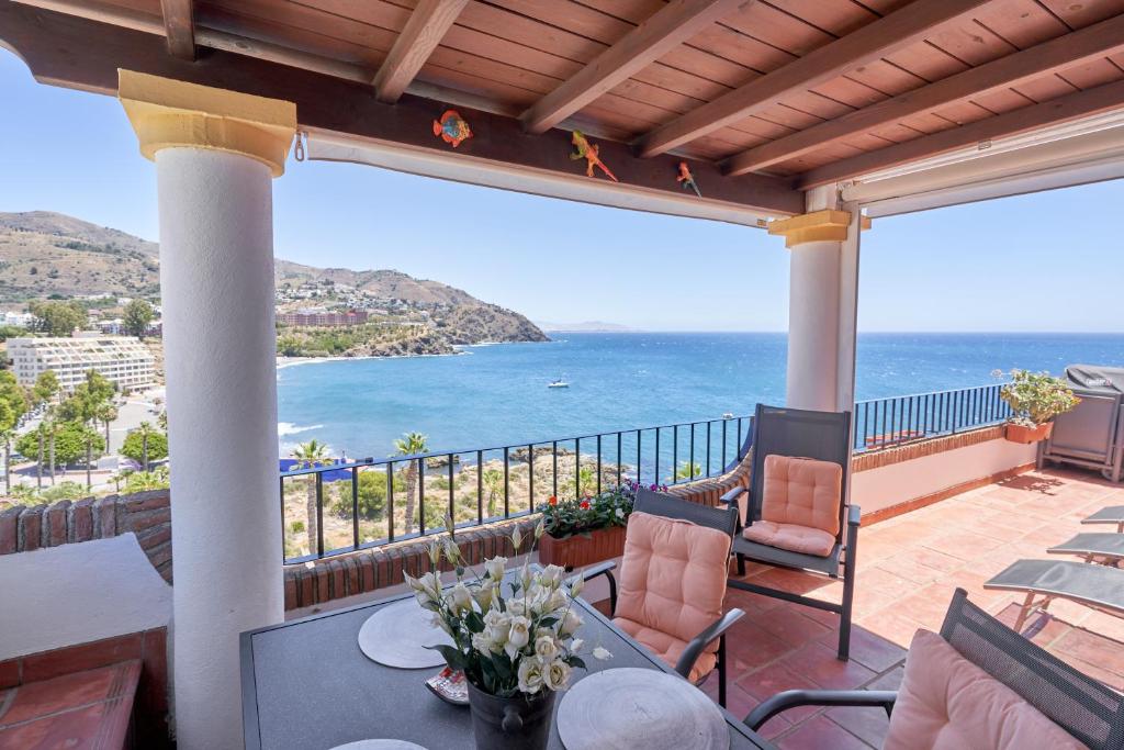 a balcony with a view of the ocean at Ap Tesorillo primera línea de playa in Taramay