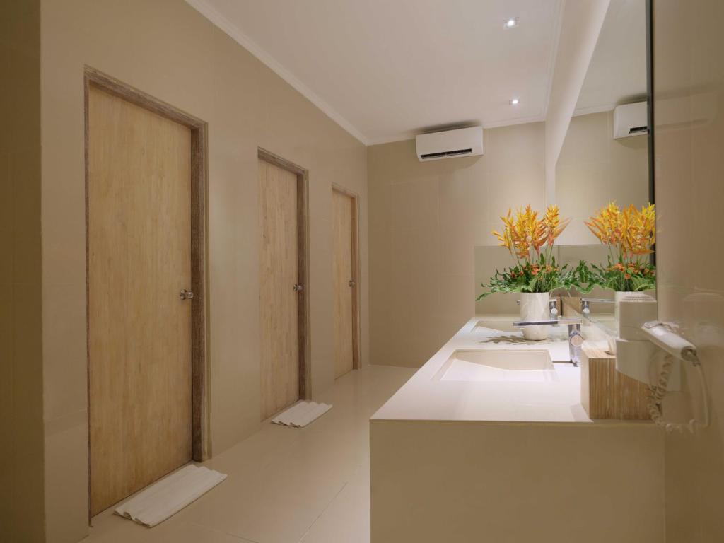 a bathroom with a sink and a mirror at Blu-Zea Resort by Double-Six in Seminyak