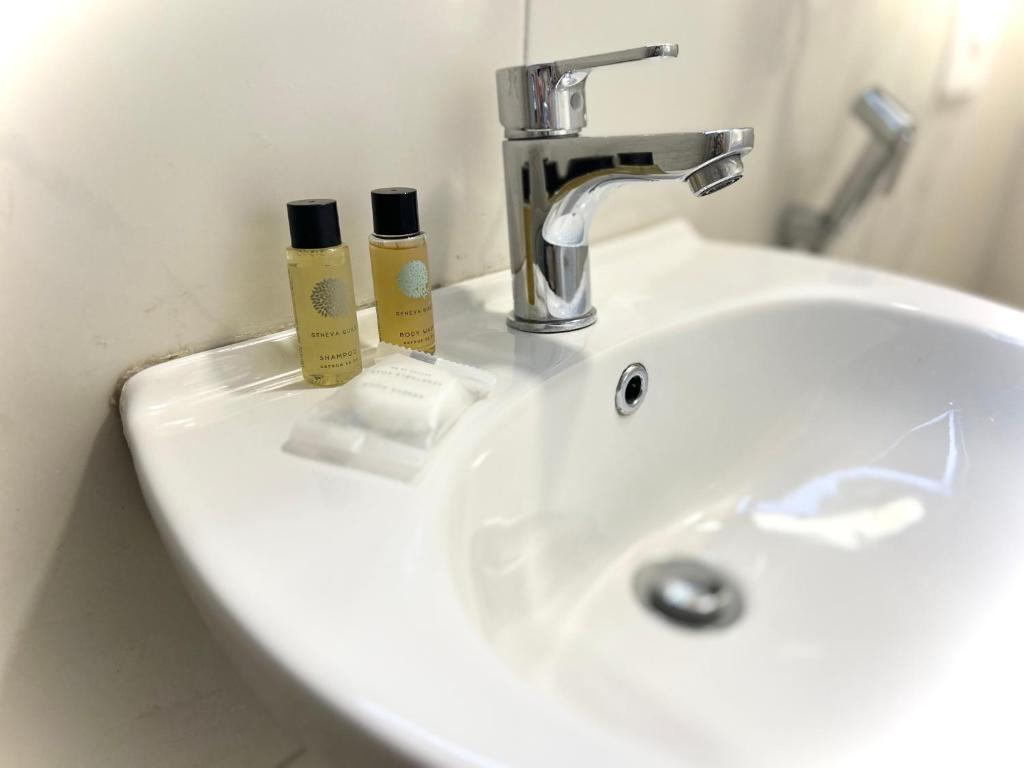 Koupelna v ubytování Tirana Square Hotel