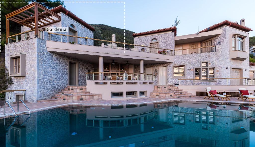 Piscina a Gardenia Junior Suite In Epidavros with Shared Pool o a prop