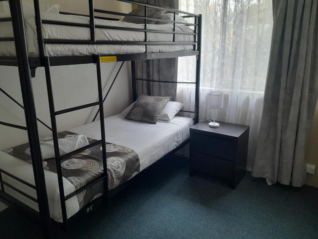 Postel nebo postele na pokoji v ubytování Murray Gardens Motel