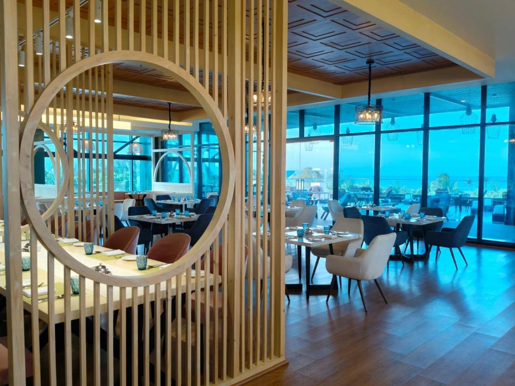 Restaurace v ubytování Fortune Beach Resort ECR, Chennai - Member ITC Hotels' Group