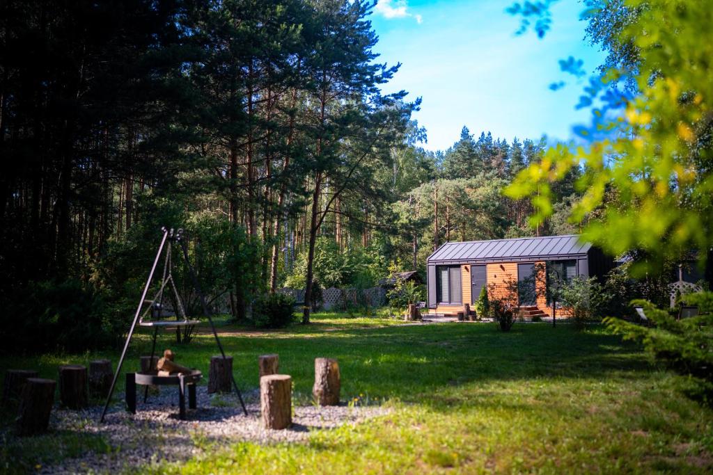 Zahrada ubytování Wypoczynkowa Osada domki 700m od Suntago Wręcza
