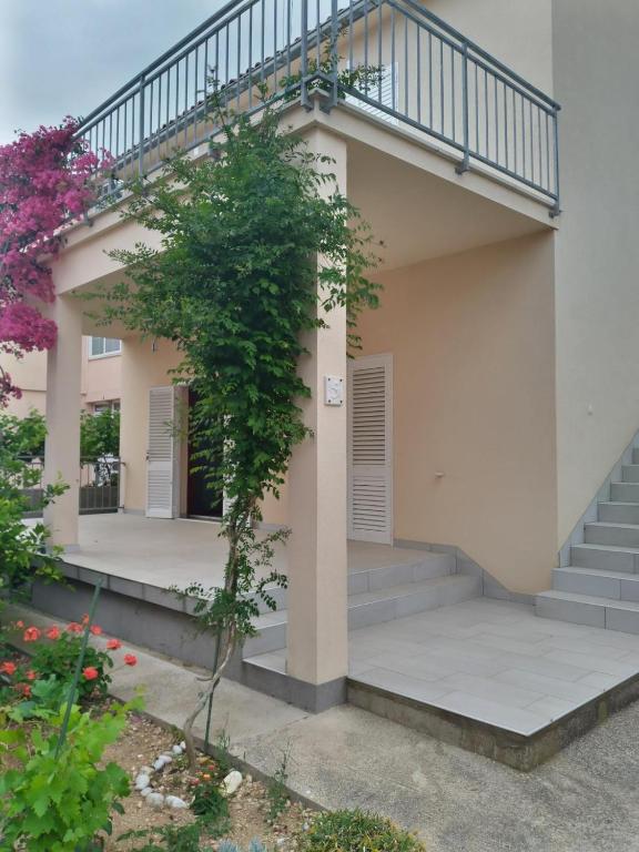 Budova, v ktorej sa apartmán nachádza