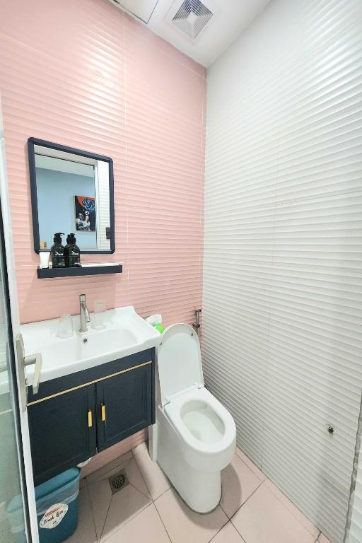 Koupelna v ubytování Qingqing Hotel Pasay Manila near MOA