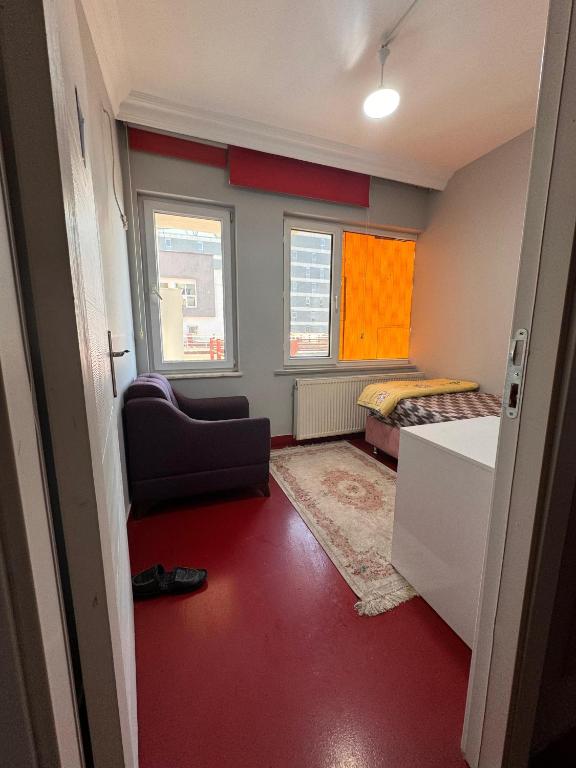 TRANSIT - Standard Single Room With Shared Bathroom