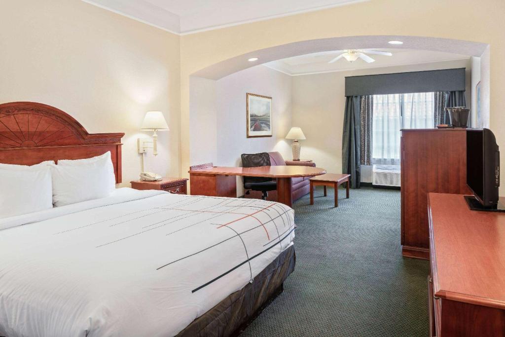 La Quinta Inn and Suites Fort Myers I-75 - King Studio Suite - No Fumar
