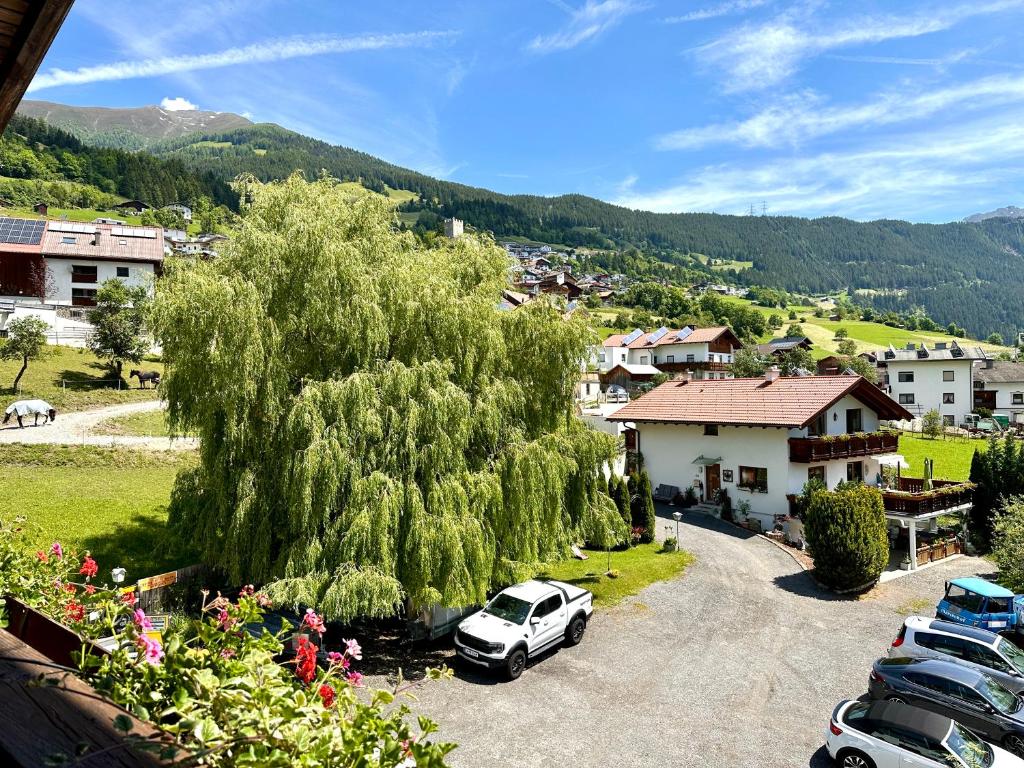 Nespecifikovaný výhled na hory nebo výhled na hory při pohledu z hotelu