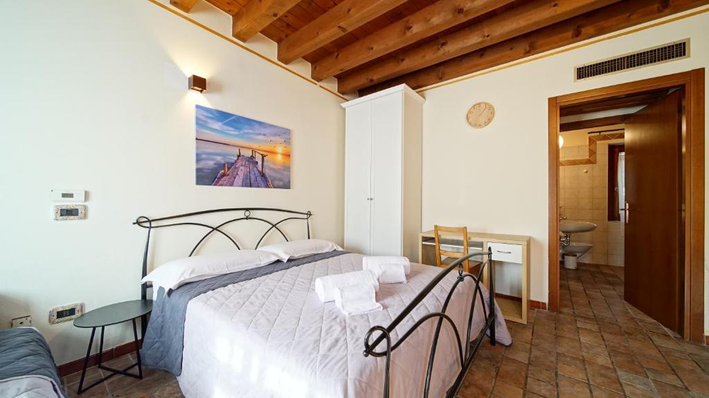 Postel nebo postele na pokoji v ubytování B&B Relax Rooms - Peschiera del Garda