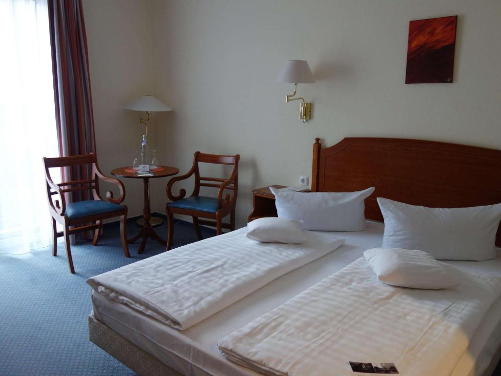 Postel nebo postele na pokoji v ubytování Mercure Hotel Plaza Magdeburg