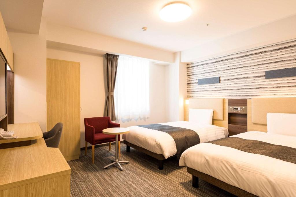 Postel nebo postele na pokoji v ubytování Comfort Hotel Nagoya Fushimi