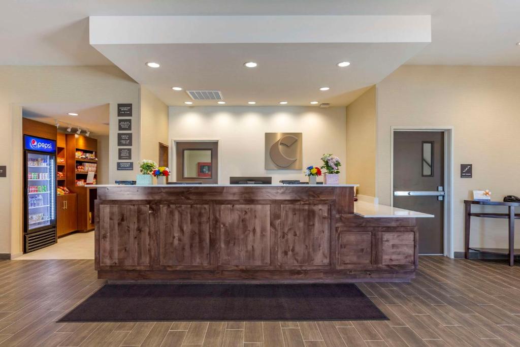 Comfort Suites Albuquerque Airport photo