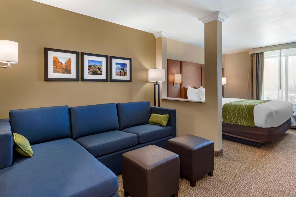 Comfort Suites Albuquerque Airport photo