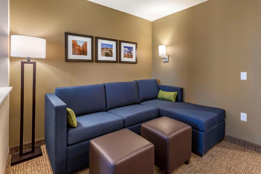 Comfort Suites Albuquerque Airport photo